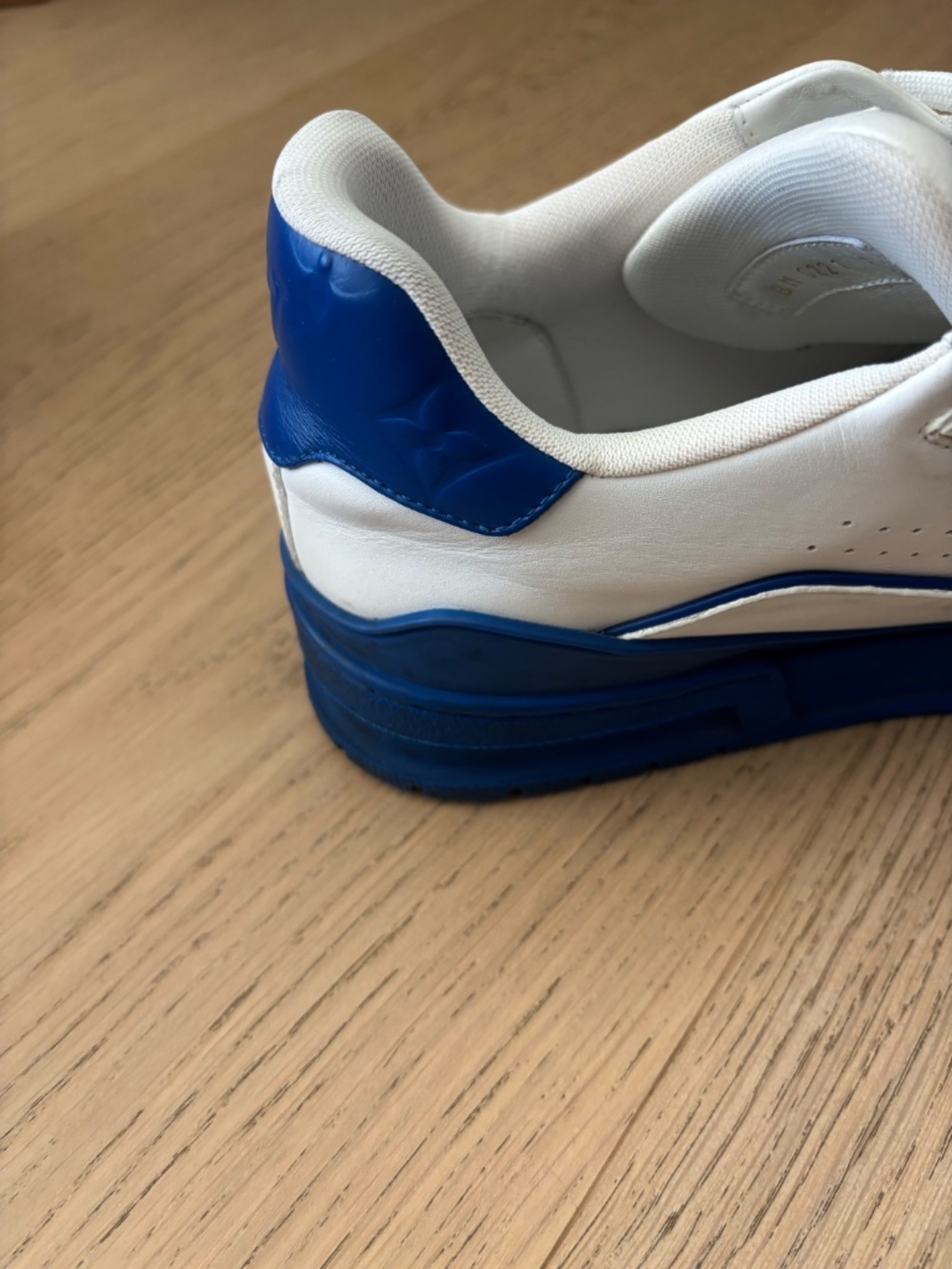 Louis Vuitton Trainer Low Signature - White Blue Size Size 7 Men's. - Picture 13 of 16